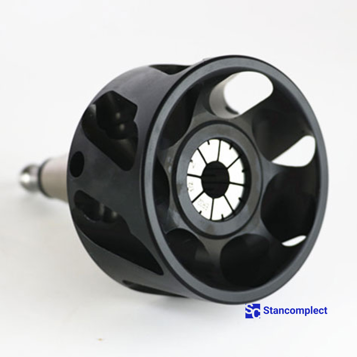 Dust removal system for ER-40 collet chuck